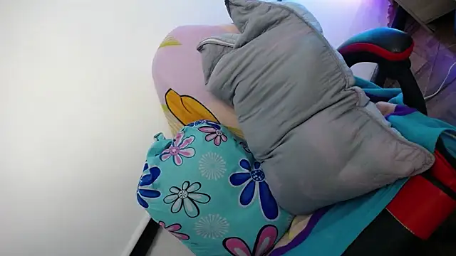 Snapshot of luly_pink chatting on December 2025 03:47:01 AM luly pink online show from December 2025 03:47:01 AM