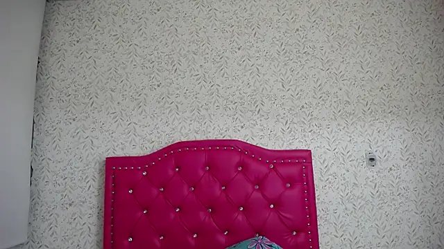 Snapshot of luly_pink chatting on December 2025 04:06:01 AM luly pink online show from December 2025 04:06:01 AM