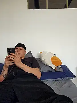 joanguzman02 online show from April 2026 06:27:01 PM