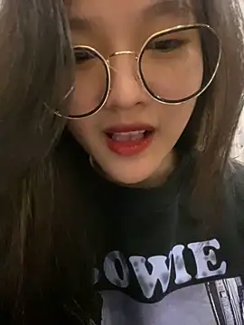 Snapshot of Krixxi22 chatting on December 2024 02:45:01 PM Krixxi22 online show from December 2024 02:45:01 PM