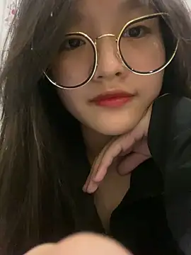 Snapshot of Krixxi22 chatting on December 2024 03:35:01 PM Krixxi22 online show from December 2024 03:35:01 PM