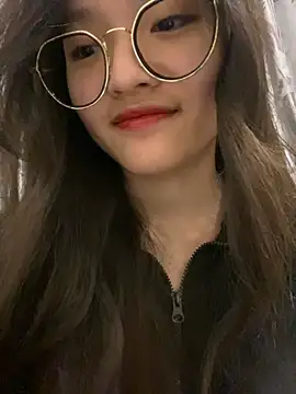 Snapshot of Krixxi22 chatting on February 2025 03:09:01 PM Krixxi22 online show from February 2025 03:09:01 PM