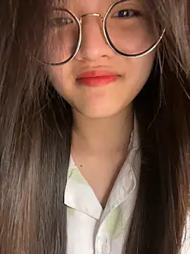 Snapshot of Krixxi22 chatting on November 2025 07:32:02 PM Krixxi22 online show from November 2025 07:32:02 PM