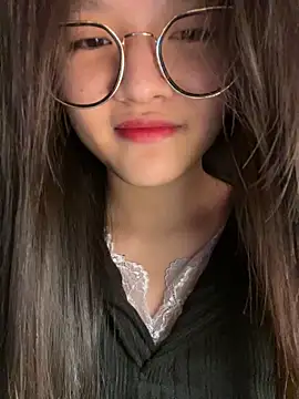 Snapshot of Krixxi22 chatting on November 2025 03:56:02 PM Krixxi22 online show from November 2025 03:56:02 PM