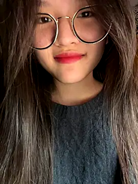 Snapshot of Krixxi22 chatting on November 2025 03:45:01 PM Krixxi22 online show from November 2025 03:45:01 PM