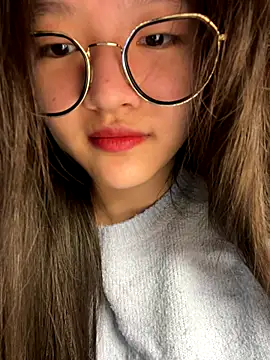 Snapshot of Krixxi22 chatting on November 2025 03:47:01 PM Krixxi22 online show from November 2025 03:47:01 PM