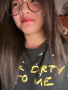 Snapshot of Krixxi22 chatting on December 2025 02:55:01 PM Krixxi22 online show from December 2025 02:55:01 PM