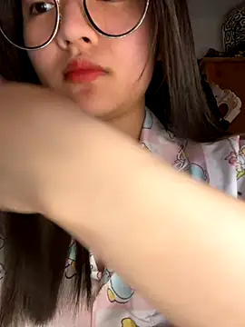 Snapshot of Krixxi22 chatting on December 2025 03:40:02 PM Krixxi22 online show from December 2025 03:40:02 PM