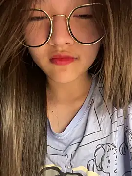 Snapshot of Krixxi22 chatting on December 2025 03:52:01 PM Krixxi22 online show from December 2025 03:52:01 PM