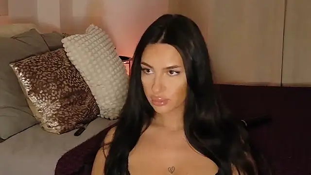 Snapshot of LuanaDess chatting on February 2026 12:09:01 AM LuanaDess online show from February 2026 12:09:01 AM