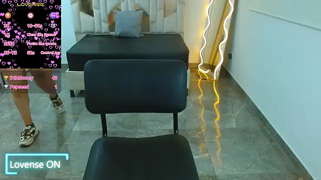 Snapshot of martinna_tay chatting on January 2025 03:44:01 AM martinna tay online show from January 2025 03:44:01 AM