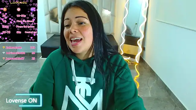 Snapshot of martinna_tay chatting on January 2025 09:37:02 AM martinna tay online show from January 2025 09:37:02 AM