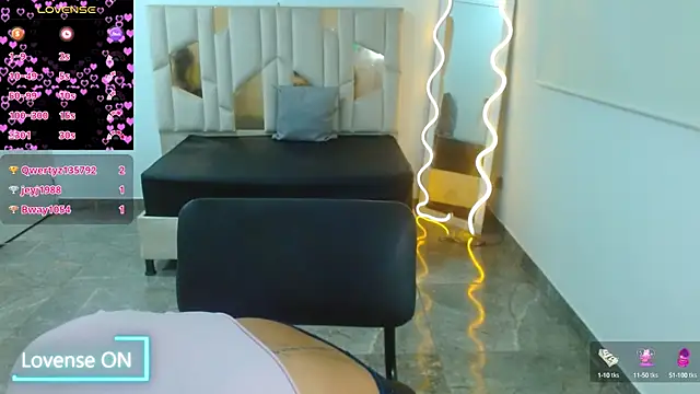 Snapshot of martinna_tay chatting on February 2025 05:58:01 AM martinna tay online show from February 2025 05:58:01 AM