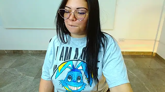 Snapshot of martinna_tay chatting on March 2025 06:18:02 AM martinna tay online show from March 2025 06:18:02 AM