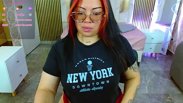 Snapshot of martinna_tay chatting on November 2025 03:29:02 AM martinna tay online show from November 2025 03:29:02 AM