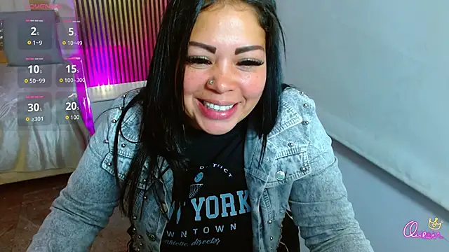 Snapshot of martinna_tay chatting on June 2026 03:33:01 AM martinna tay online show from June 2026 03:33:01 AM