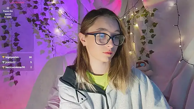 Snapshot of monlight__dana chatting on December 2024 02:30:01 PM monlight dana online show from December 2024 02:30:01 PM