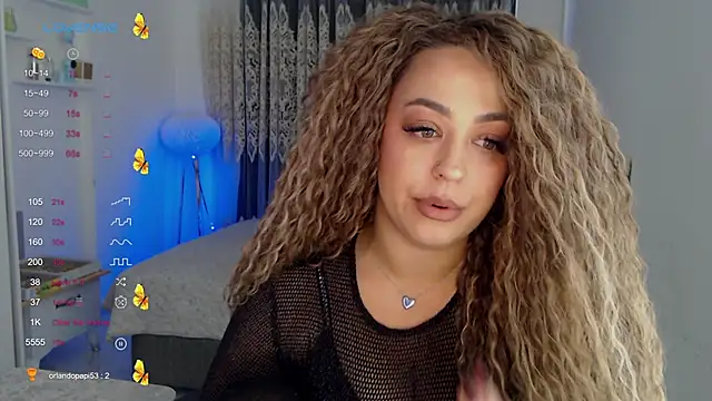 Snapshot of _Just_a_queen_3 chatting on December 2025 07:58:01 AM Just a queen 3 online show from December 2025 07:58:01 AM