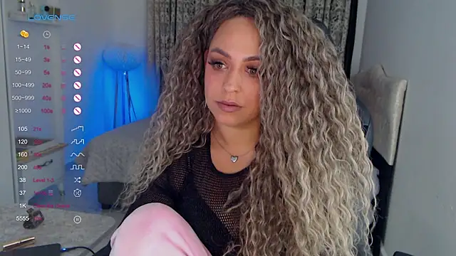 Snapshot of _Just_a_queen_3 chatting on January 2026 06:24:02 PM Just a queen 3 online show from January 2026 06:24:02 PM