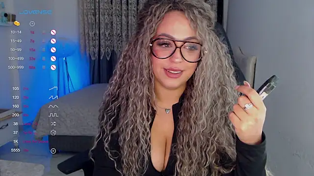 Snapshot of _Just_a_queen_3 chatting on January 2026 05:49:02 PM Just a queen 3 online show from January 2026 05:49:02 PM