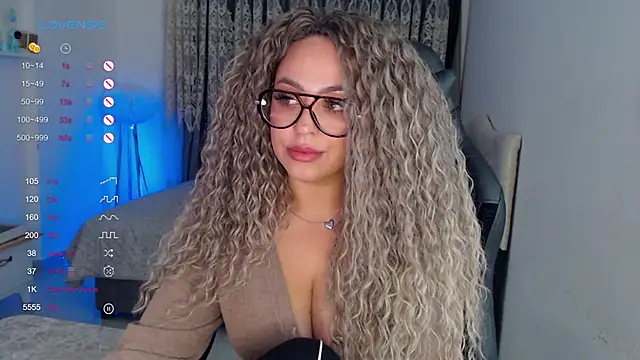 Snapshot of _Just_a_queen_3 chatting on January 2026 08:29:01 AM Just a queen 3 online show from January 2026 08:29:01 AM