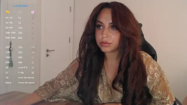 Snapshot of _Just_a_queen_3 chatting on June 2026 04:51:01 PM Just a queen 3 online show from June 2026 04:51:01 PM