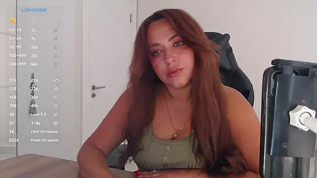 Snapshot of _Just_a_queen_3 chatting on June 2026 07:28:01 AM Just a queen 3 online show from June 2026 07:28:01 AM