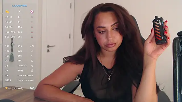 Snapshot of _Just_a_queen_3 chatting on June 2026 05:28:02 PM Just a queen 3 online show from June 2026 05:28:02 PM