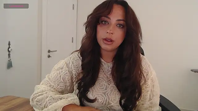Snapshot of _Just_a_queen_3 chatting on June 2026 09:04:02 AM Just a queen 3 online show from June 2026 09:04:02 AM