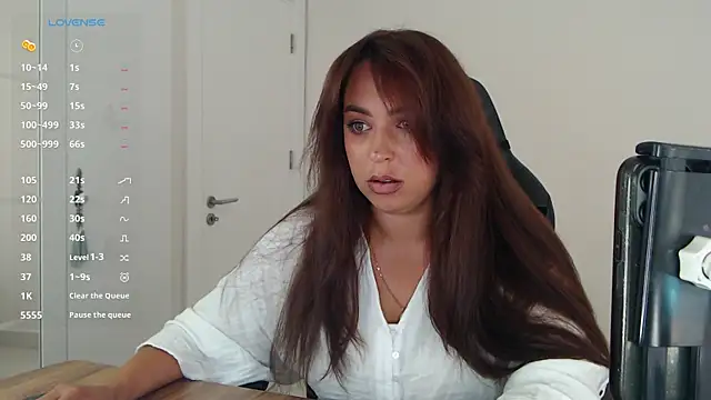 Snapshot of _Just_a_queen_3 chatting on July 2026 11:38:01 AM Just a queen 3 online show from July 2026 11:38:01 AM