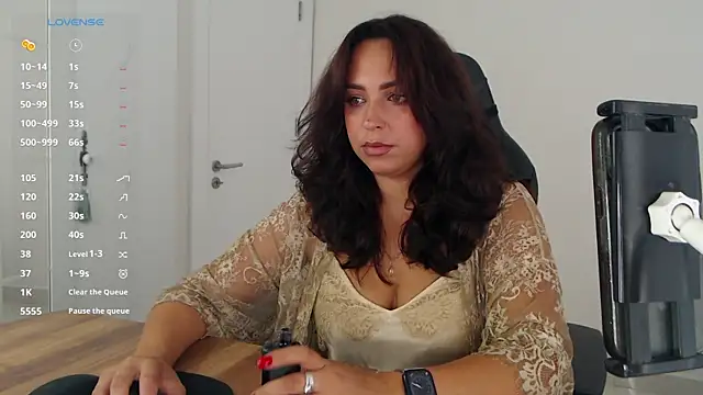 Snapshot of _Just_a_queen_3 chatting on July 2026 01:21:01 PM Just a queen 3 online show from July 2026 01:21:01 PM