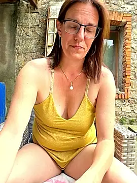 SpiceLea online show from April 2026 01:15:02 PM