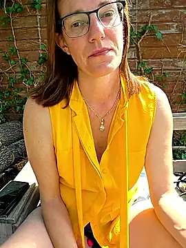 SpiceLea online show from April 2026 12:55:02 PM