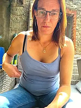 Snapshot of SpiceLea chatting on May 2026 12:10:01 PM SpiceLea online show from May 2026 12:10:01 PM