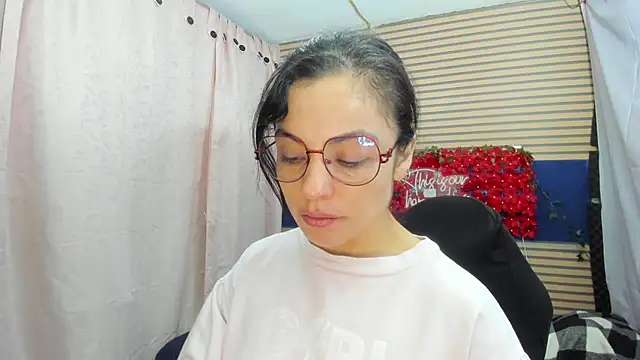 Snapshot of rosse_2504 chatting on May 2026 01:05:01 PM rosse 2504 online show from May 2026 01:05:01 PM