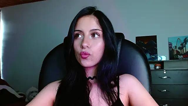 Snapshot of Ary_Pieerce chatting on November 2025 08:30:01 PM Ary Pieerce online show from November 2025 08:30:01 PM