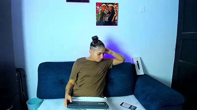 Snapshot of AndreaAndKarina chatting on September 2025 08:57:02 PM AndreaAndKarina online show from September 2025 08:57:02 PM