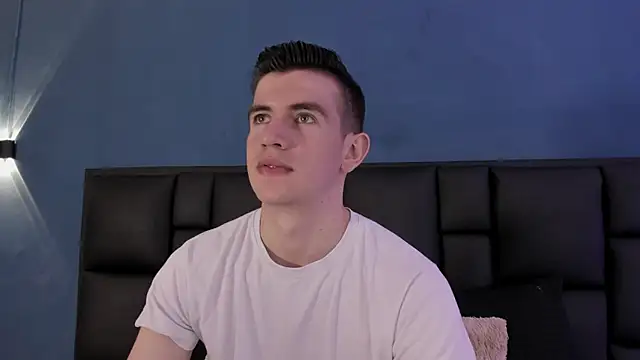 MikaelSlow online show from September 2025 03:28:01 AM