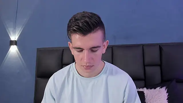 MikaelSlow online show from October 2025 04:10:01 AM