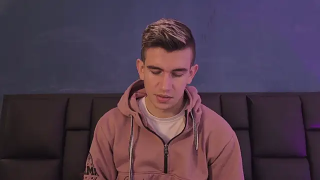 MikaelSlow online show from March 2026 04:18:01 AM