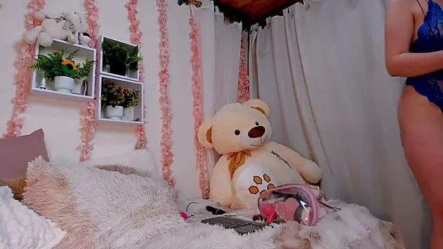 Idara and Edahi01 online show from November 2025 03:13:02 PM