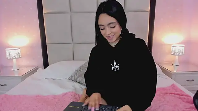 HannaClarrk  online show from January 2025 05:49:01 PM