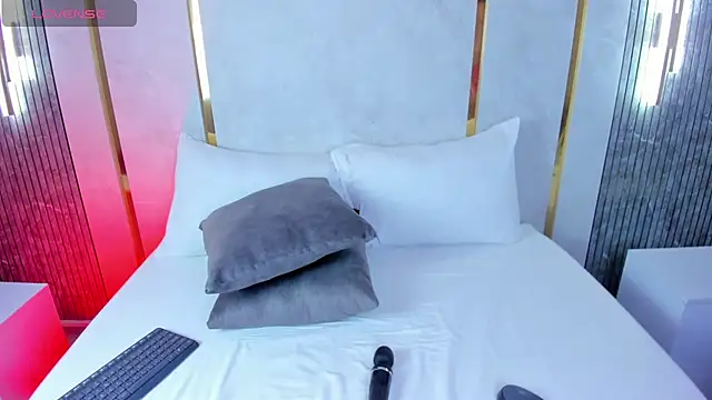 amor smith  online show from November 2025 03:09:02 AM