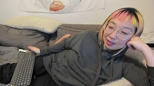 Snapshot of luxgray chatting on December 2024 06:22:02 AM luxgray online show from December 2024 06:22:02 AM