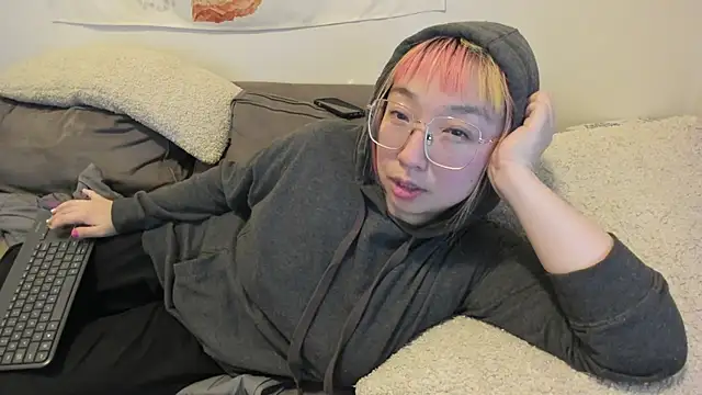 Snapshot of luxgray chatting on December 2024 03:48:01 AM luxgray online show from December 2024 03:48:01 AM