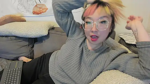 Snapshot of luxgray chatting on December 2024 01:35:02 AM luxgray online show from December 2024 01:35:02 AM