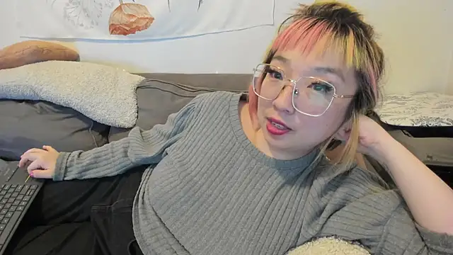 Snapshot of luxgray chatting on December 2024 04:40:01 AM luxgray online show from December 2024 04:40:01 AM