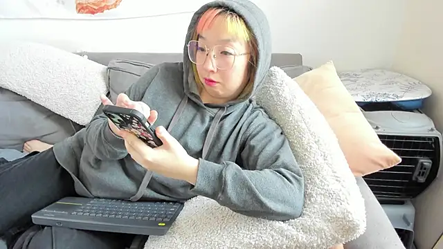 Snapshot of luxgray chatting on December 2024 05:50:02 PM luxgray online show from December 2024 05:50:02 PM