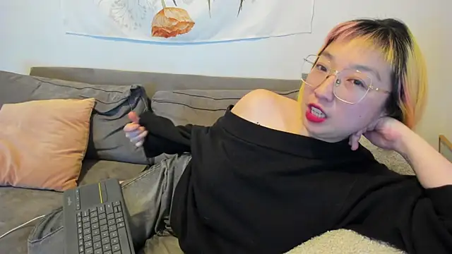 Snapshot of luxgray chatting on January 2025 03:20:01 AM luxgray online show from January 2025 03:20:01 AM