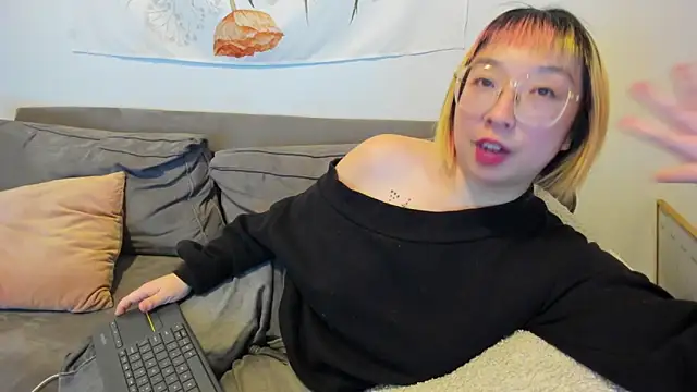 Snapshot of luxgray chatting on January 2025 06:24:01 AM luxgray online show from January 2025 06:24:01 AM